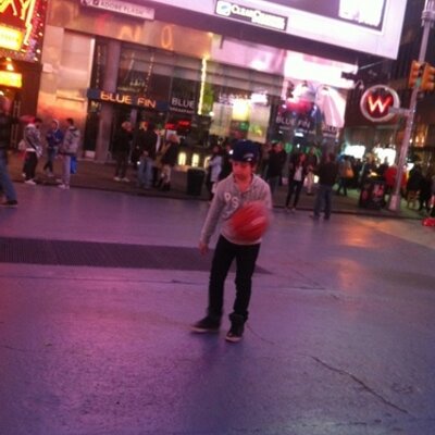 Profile Picture of AaronLoré (@loreaaron19) on Twitter