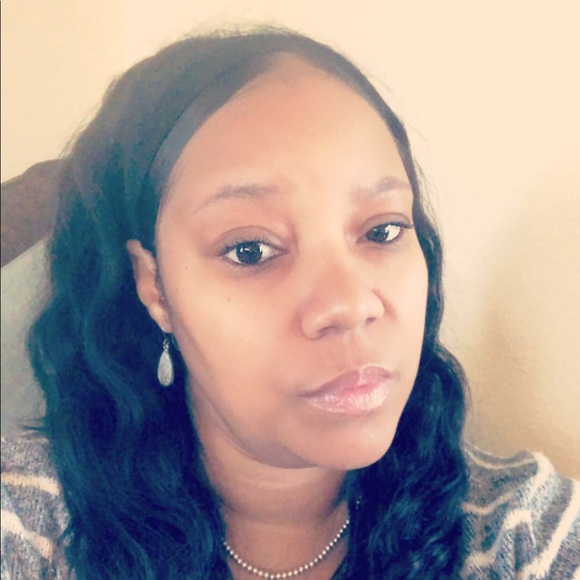 Profile Picture of April Batchelor (@reneerich81) on Poshmark