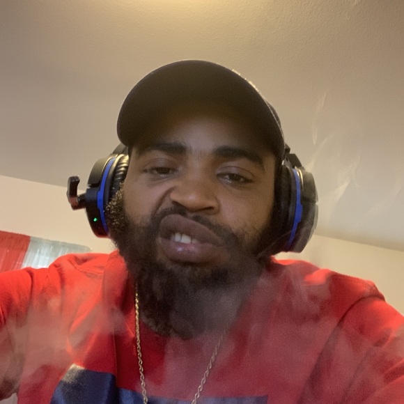 Profile Picture of Alfred Moore (@capitoe) on Poshmark