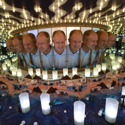 Profile Picture of Brian Simpson (@BrianSuitcase) on Twitter