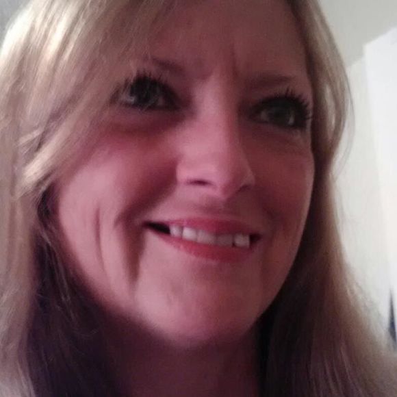 Profile Picture of Bobbie Morren (@bemorren) on Poshmark