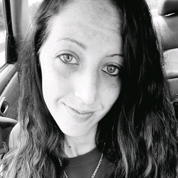Profile Picture of Deedee Bledsoe (@deedeebledsoe) on Poshmark
