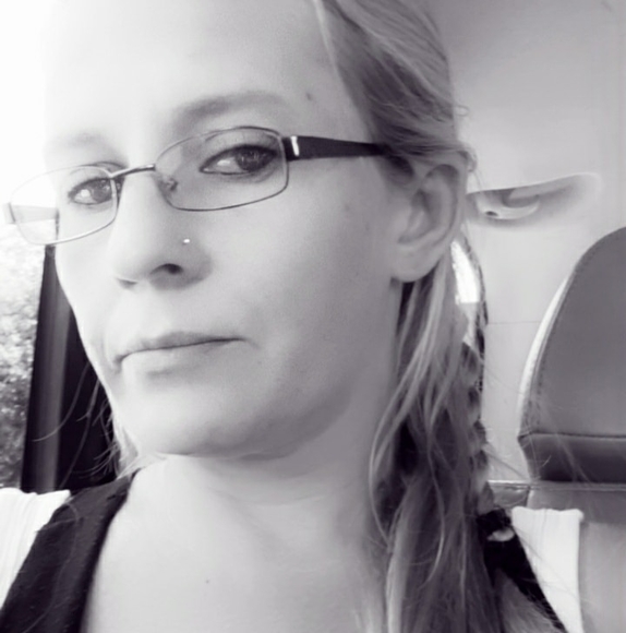 Profile Picture of Jamie Hahn (@hahnjamie43) on Poshmark