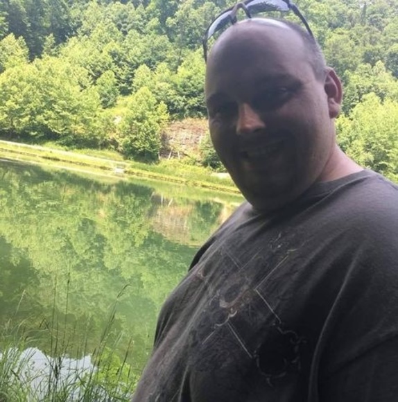 Profile Picture of Kevin Evans (@kevinevans761) on Poshmark