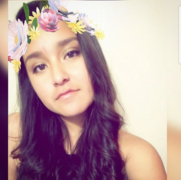 Profile Picture of Abby Juarez (@_abbyjuarez_) on Poshmark