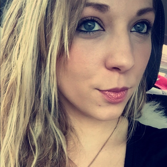 Profile Picture of Gessica Onesko (@gessica13) on Poshmark