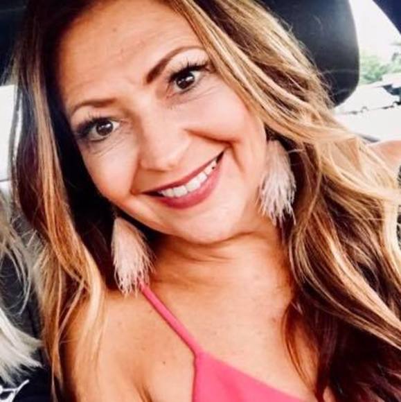 Profile Picture of Laura Ferrera (@tnesmom) on Poshmark