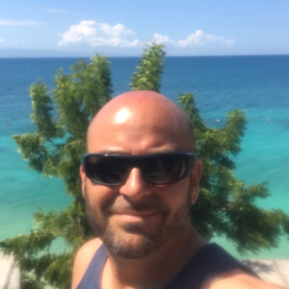 Profile Picture of John Petri (@jpetrijr) on Poshmark