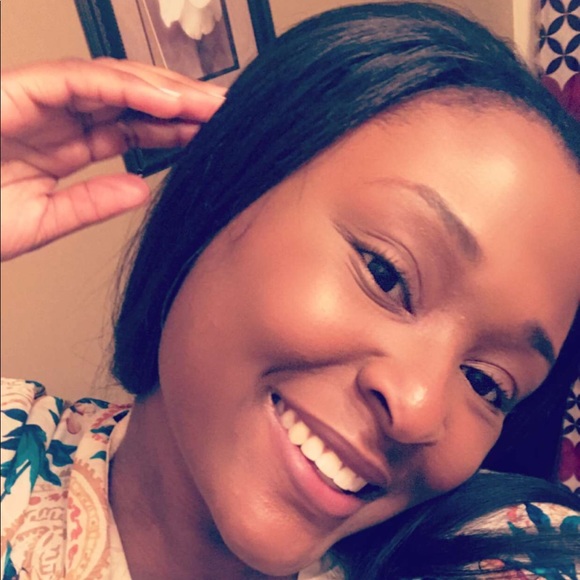 Profile Picture of Caitlin Booker (@caitlinbooker) on Poshmark