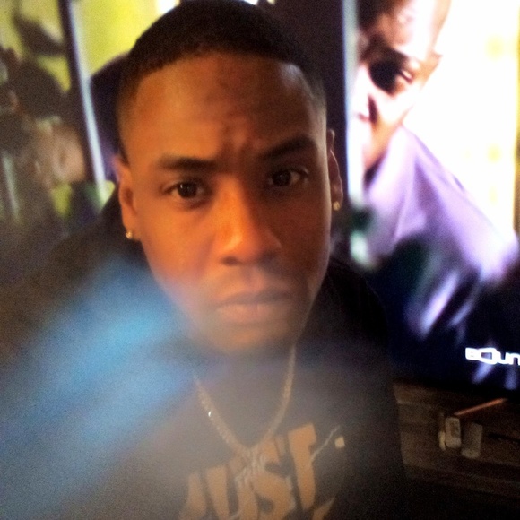 Profile Picture of Cedrick Cavanaugh (@cedrickcavan215) on Poshmark