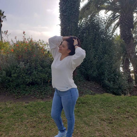 Profile Picture of Marina Umaña (@marinaumana_24) on Poshmark