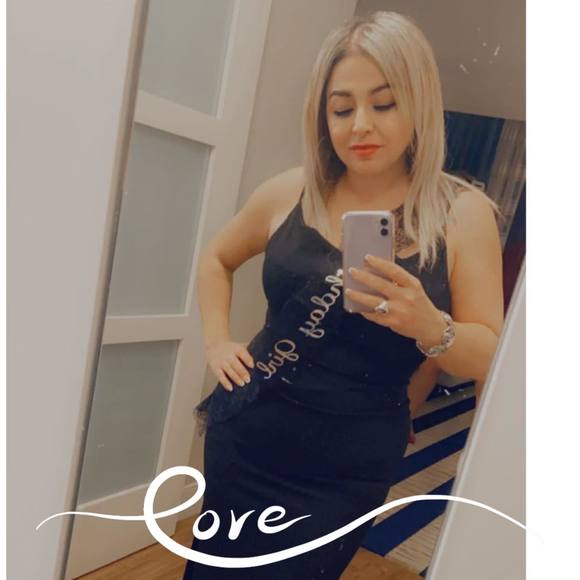 Profile Picture of Tara Sauseda (@tsauseda) on Poshmark