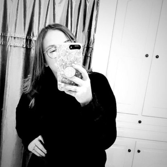 Profile Picture of Audrey Fields (@ll_fieldss) on Poshmark