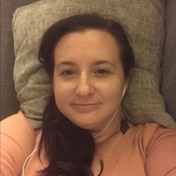 Profile Picture of Melissa Farwell (@iwritemylife76) on Poshmark