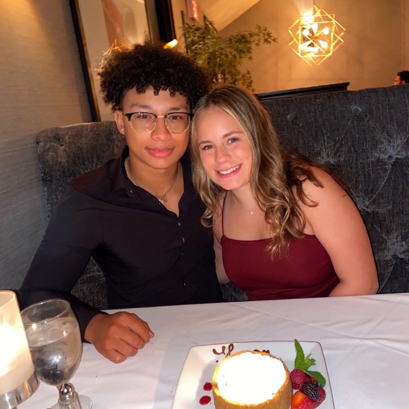 Profile Picture of Allison Mullins (@amullins283) on Poshmark