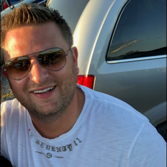 Profile Picture of Nathan Bateman (@nathan_bateman) on Poshmark