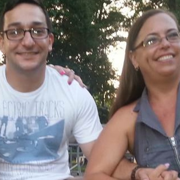 Profile Picture of Shannon Rainero (@rainero51) on Poshmark