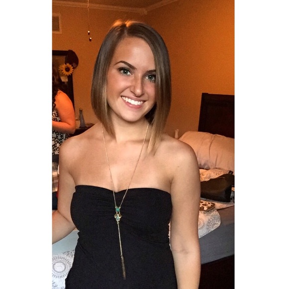 Profile Picture of Amber Singleton (@sing3053) on Poshmark