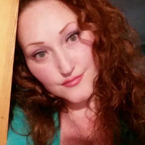 Profile Picture of Erica Standley (@ericarachell) on Poshmark