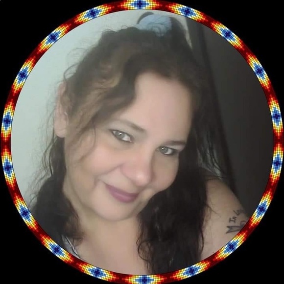 Profile Picture of Georgiana Benter (@georgianabenter) on Poshmark