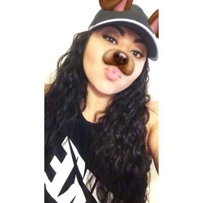 Profile Picture of Amanda Medina (@mandamercedes_) on Twitter