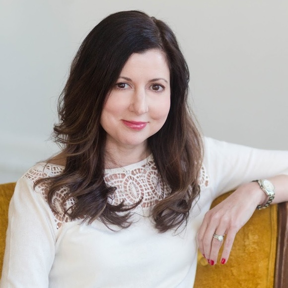 Profile Picture of Lori Maguire (@maguirelori) on Poshmark