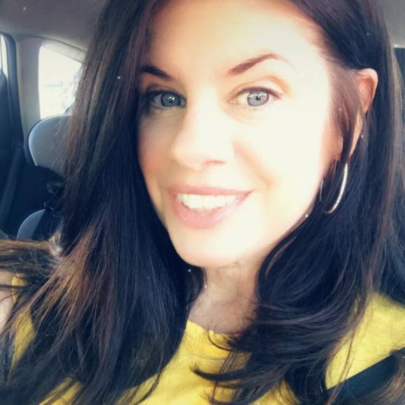 Profile Picture of Robyn Schmauch (@robynlyn13) on Poshmark