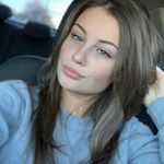 Profile Picture of Justine Molnar (@justineemolnar) on Instagram