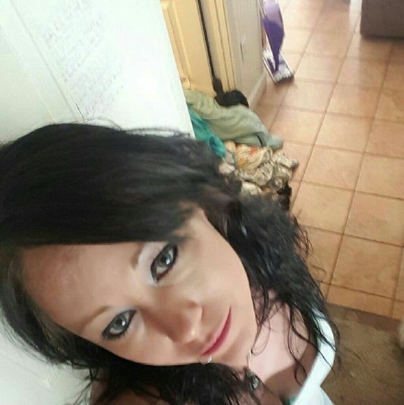 Profile Picture of Jessica renee Furlow (@jessrenee388) on Poshmark