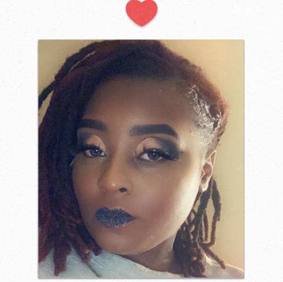 Profile Picture of Meshawn Divers (@kiandradivers) on Poshmark