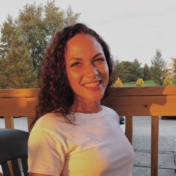 Profile Picture of Emily Cornue (@emilycornue) on Poshmark