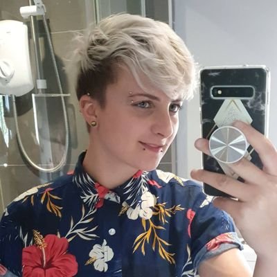 Profile Picture of Fay Watson (@FayLowri) on Twitter