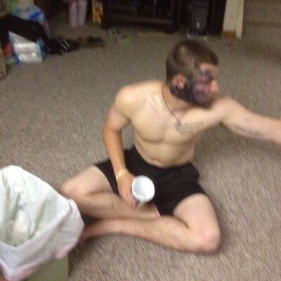 Profile Picture of Kris Carr (@merry_KRIS_mas) on Twitter