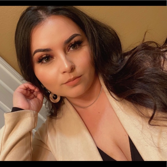 Profile Picture of Bianca Carrillo (@bianca_c123) on Poshmark