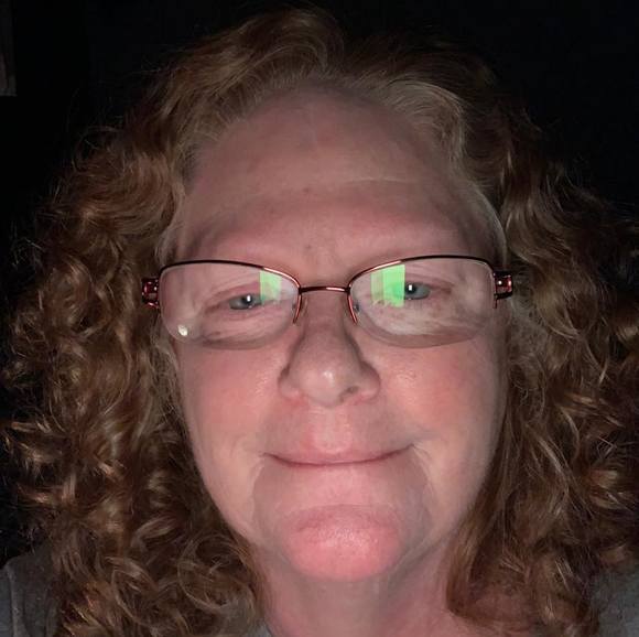 Profile Picture of Robin Bell (@robin927) on Poshmark