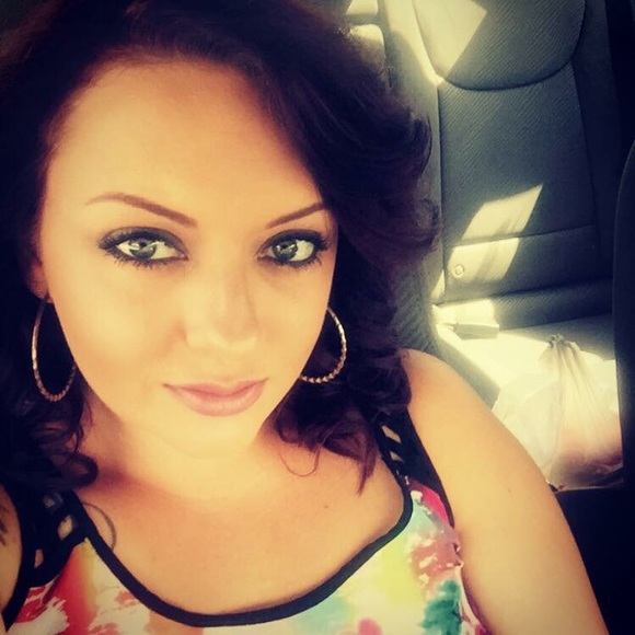 Profile Picture of Amanda Bratcher (@abrat0802) on Poshmark