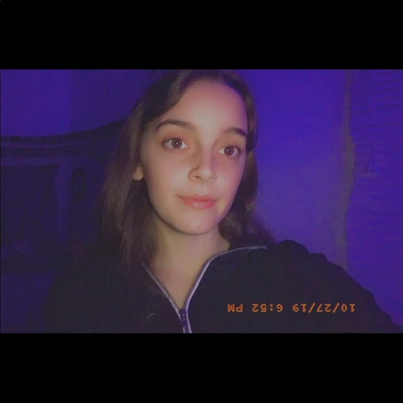 Profile Picture of Kayla Crawford (@kawabug1) on Poshmark