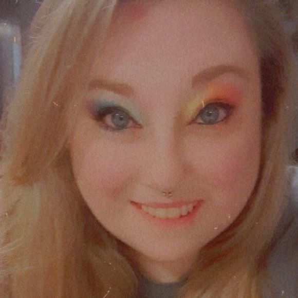 Profile Picture of Samantha Sharp (@msgirl2015) on Poshmark