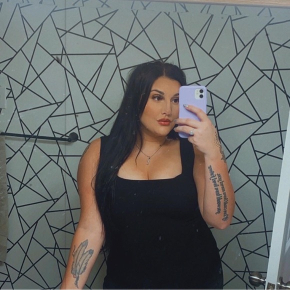 Profile Picture of Jenna Chisholm (@jenna_chisholm) on Poshmark