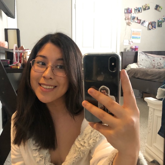 Profile Picture of Mirna Andrade (@mirnuhhhhh) on Poshmark