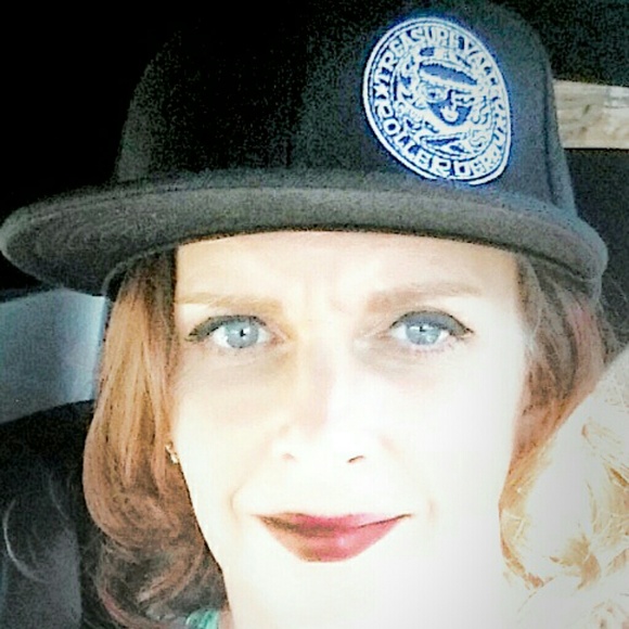 Profile Picture of Robin Monahan (@robinmonahan) on Poshmark