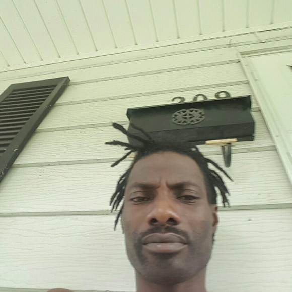 Profile Picture of Brian Mack (@mackadon) on Poshmark