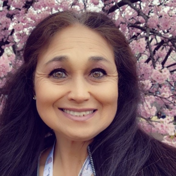 Profile Picture of Rae Shinsato (@raeshinsato) on Poshmark