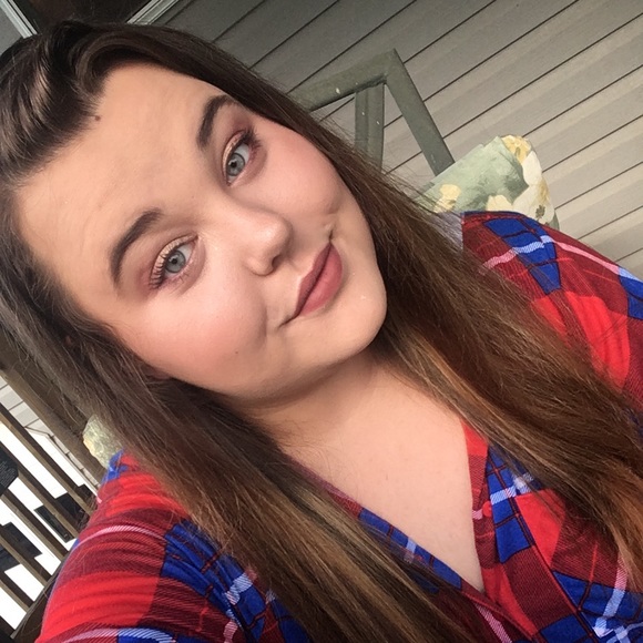Profile Picture of Megan Kierstead (@megk48) on Poshmark