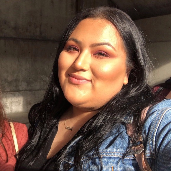 Profile Picture of Julia Alvarez (@alvarezjulia24) on Poshmark