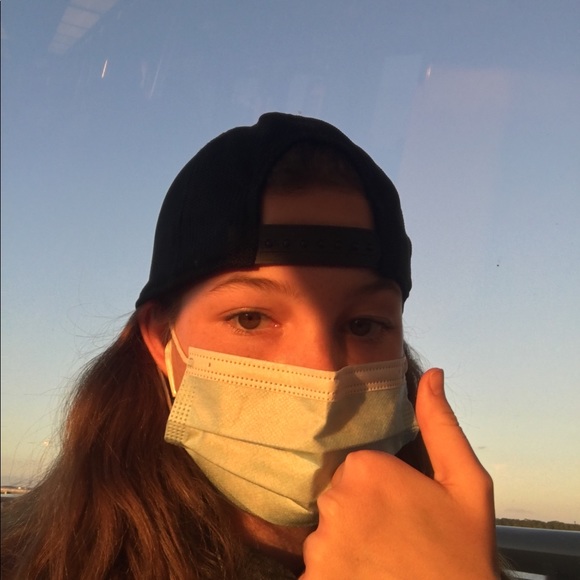 Profile Picture of Alyssa Youmans (@gym_person101) on Poshmark