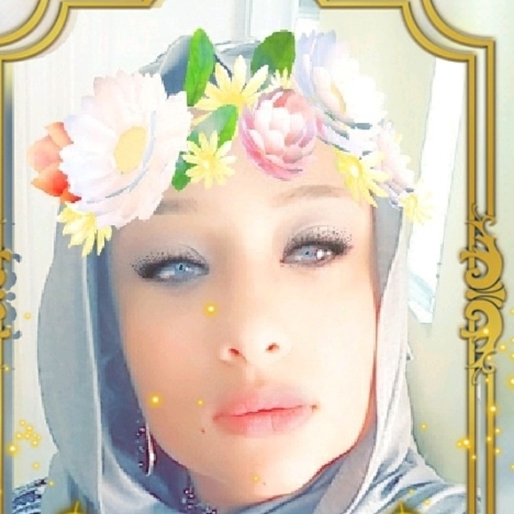 Profile Picture of Aysheh Abushanap (@aysheh1999) on Poshmark