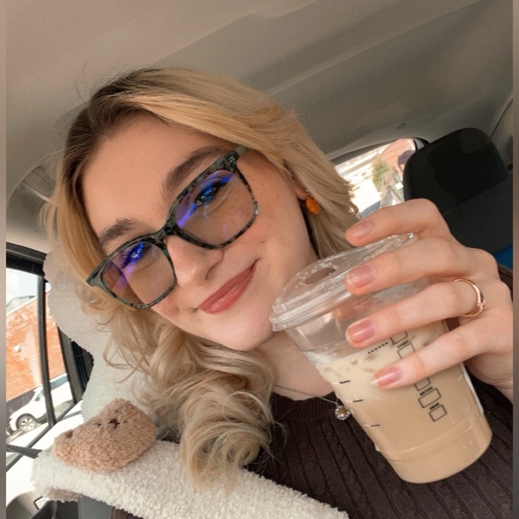 Profile Picture of Shylee Greszler (@calielodie03) on Poshmark