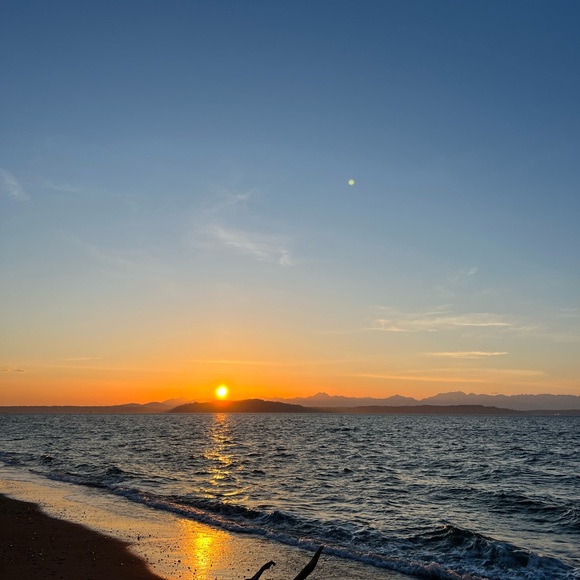 Profile Picture of Davy Nhek-morrissey (@davynhekmo) on Poshmark