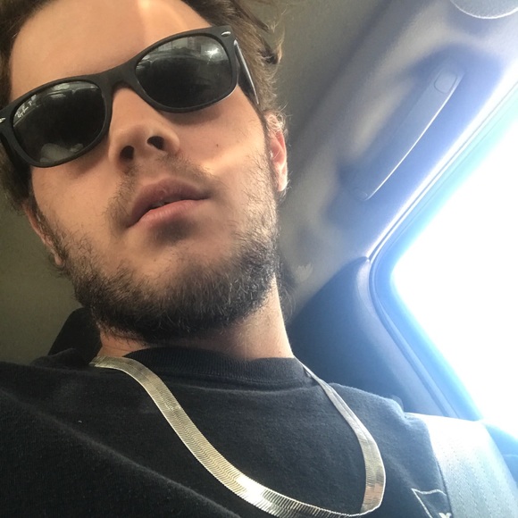 Profile Picture of Tyler Bergeron (@tylerhbergeron) on Poshmark